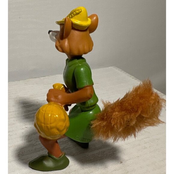 Vintage Disney Robin Hood Fox Figurine With Green Outfit & Yellow Hat - Picture 5 of 7